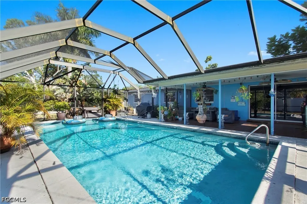 1912 Howe Court North Fort Myers FL 33903