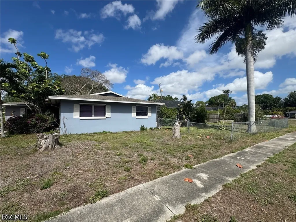 1912 Howe Court North Fort Myers FL 33903