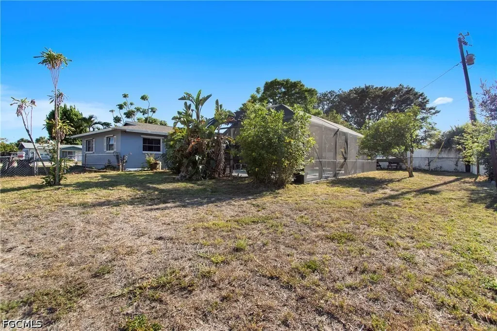1912 Howe Court North Fort Myers FL 33903