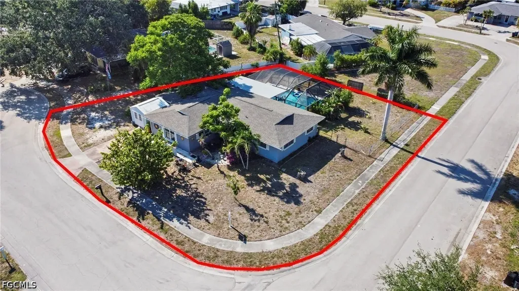 1912 Howe Court North Fort Myers FL 33903