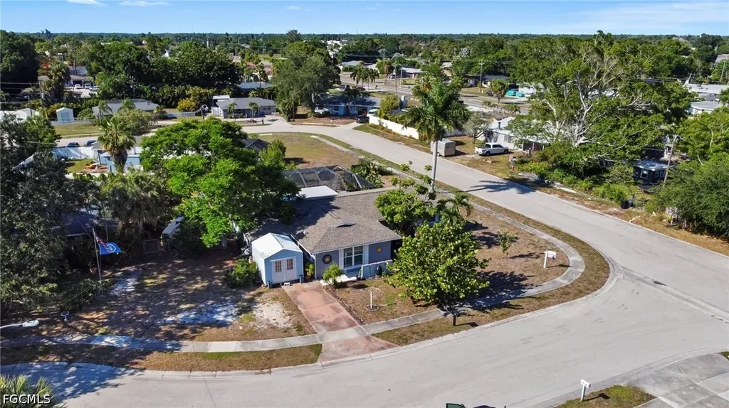 1912 Howe Court North Fort Myers FL 33903