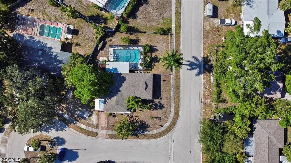 1912 Howe Court North Fort Myers FL 33903