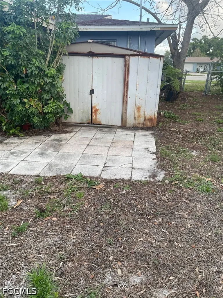 1912 Howe Court North Fort Myers FL 33903