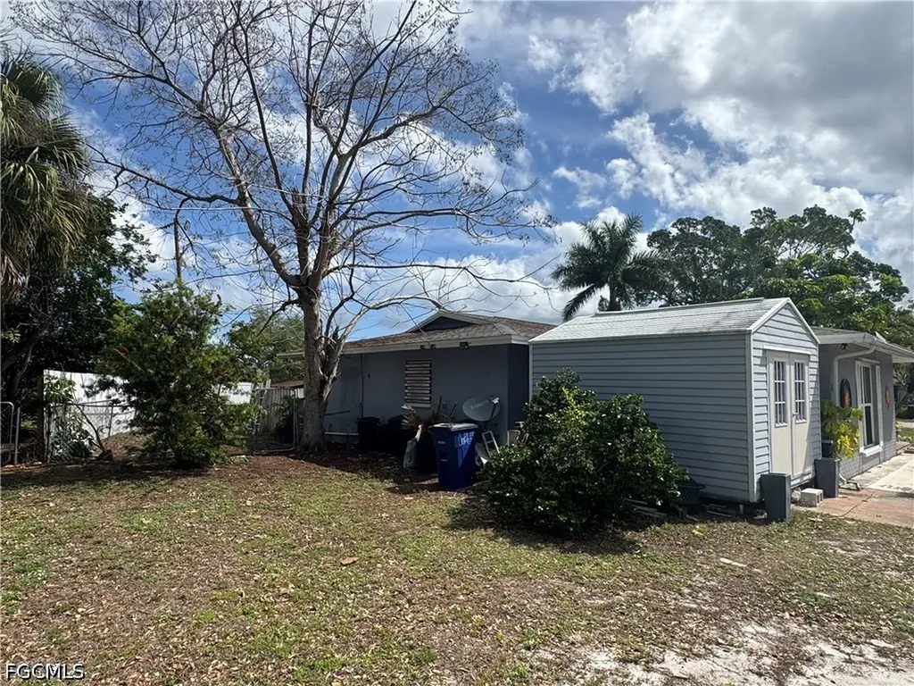 1912 Howe Court North Fort Myers FL 33903