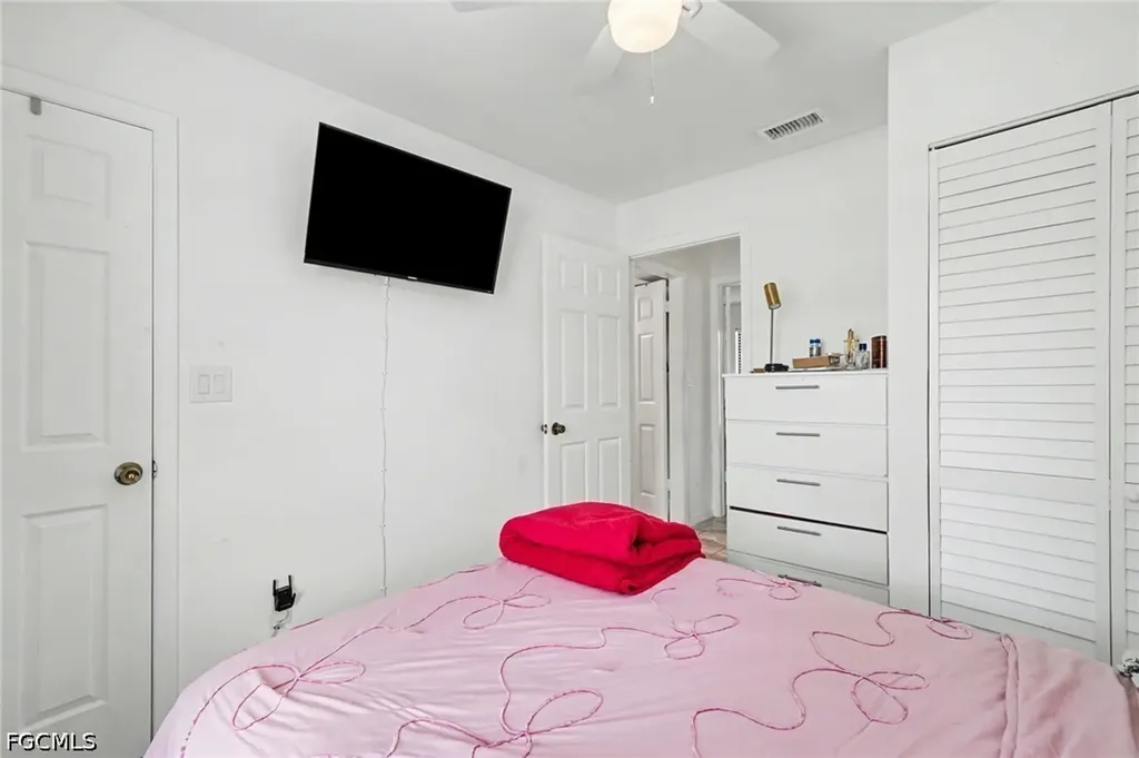 2208/2210 Iris Way Fort Myers FL 33905