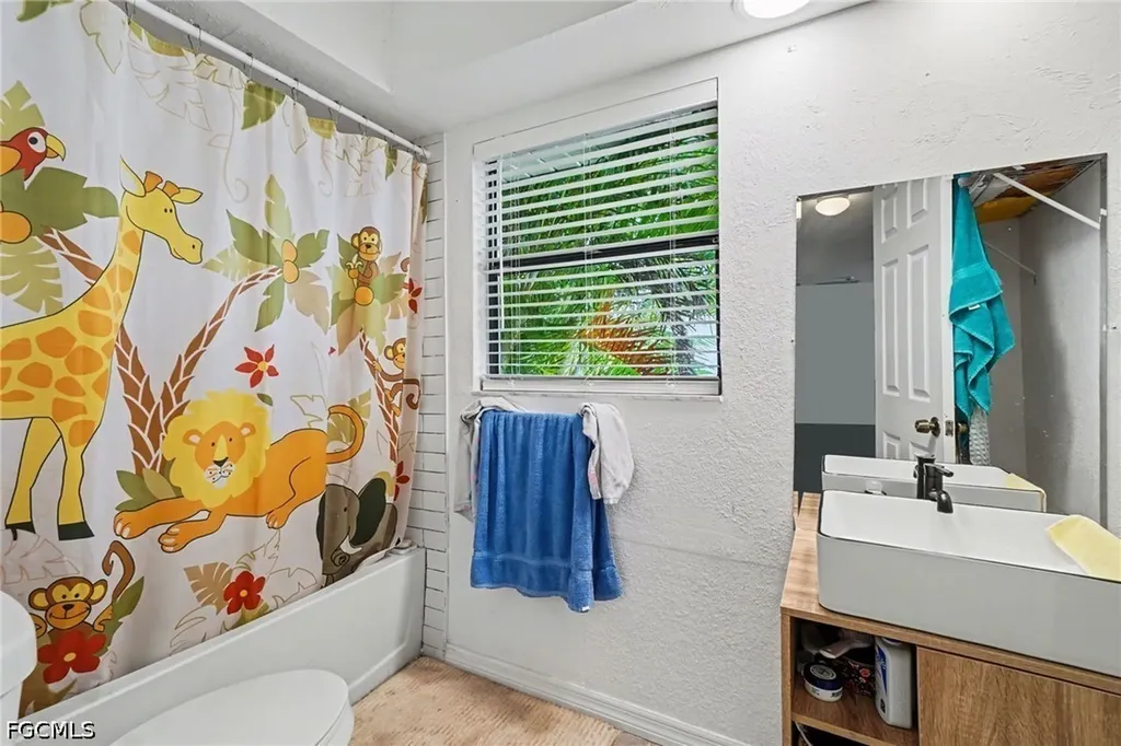 2208/2210 Iris Way Fort Myers FL 33905