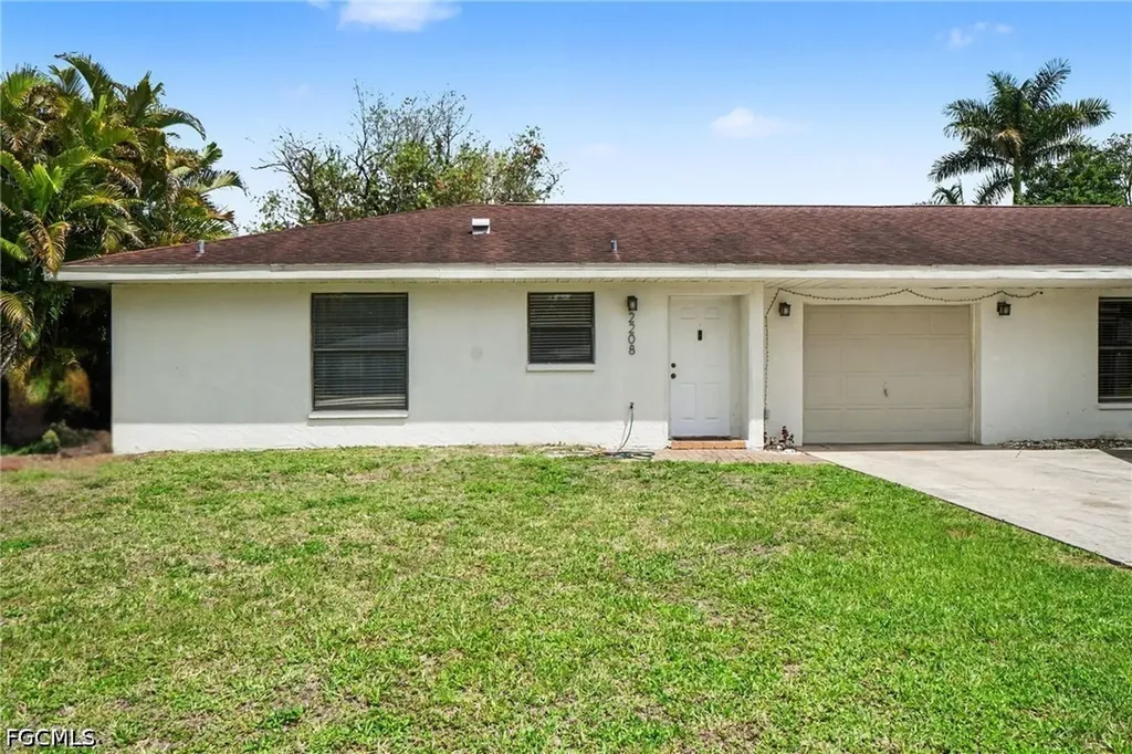 2208/2210 Iris Way Fort Myers FL 33905