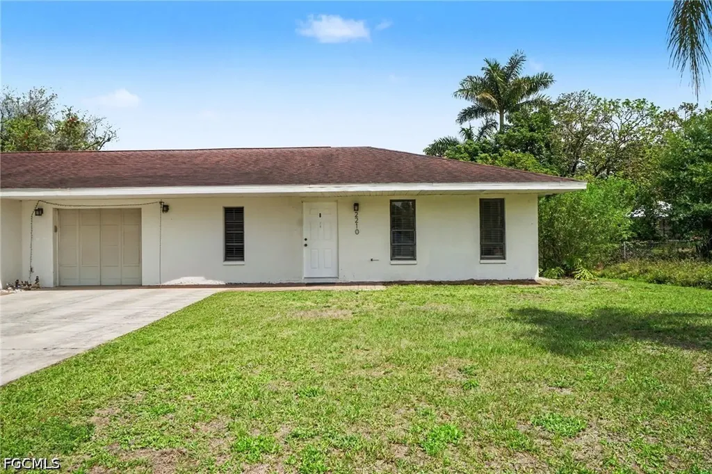 2208/2210 Iris Way Fort Myers FL 33905