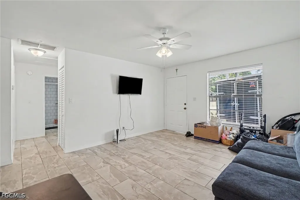 2208/2210 Iris Way Fort Myers FL 33905