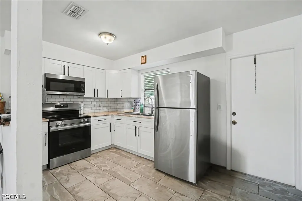 2208/2210 Iris Way Fort Myers FL 33905