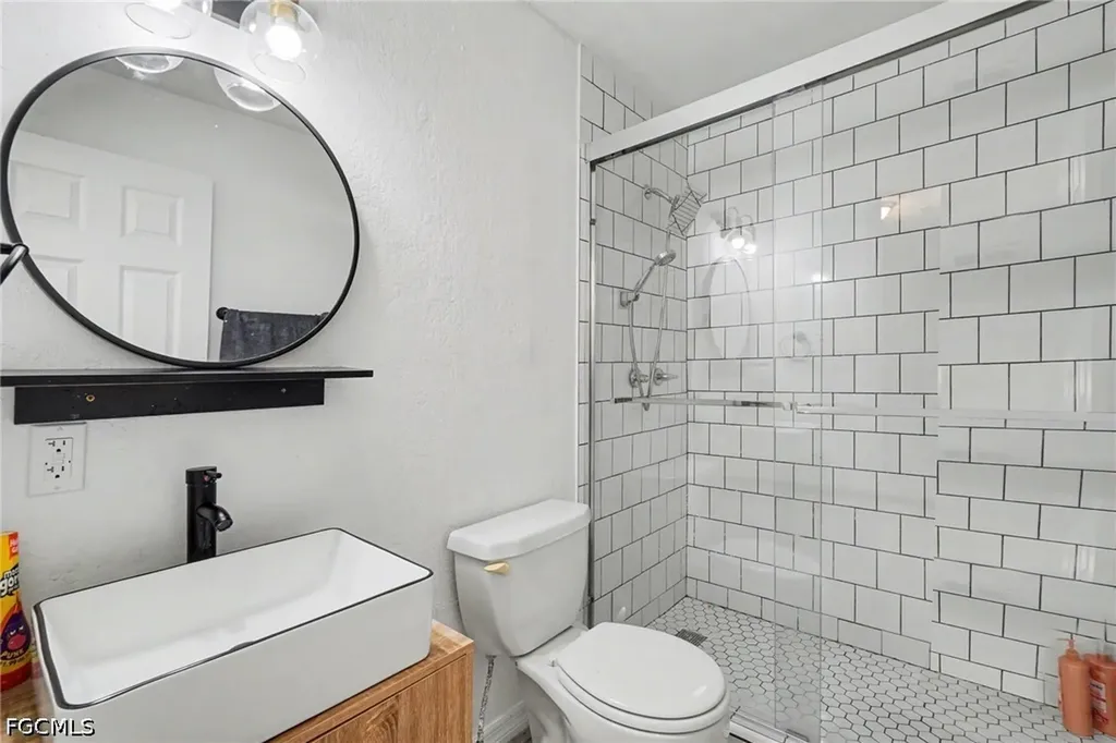 2208/2210 Iris Way Fort Myers FL 33905