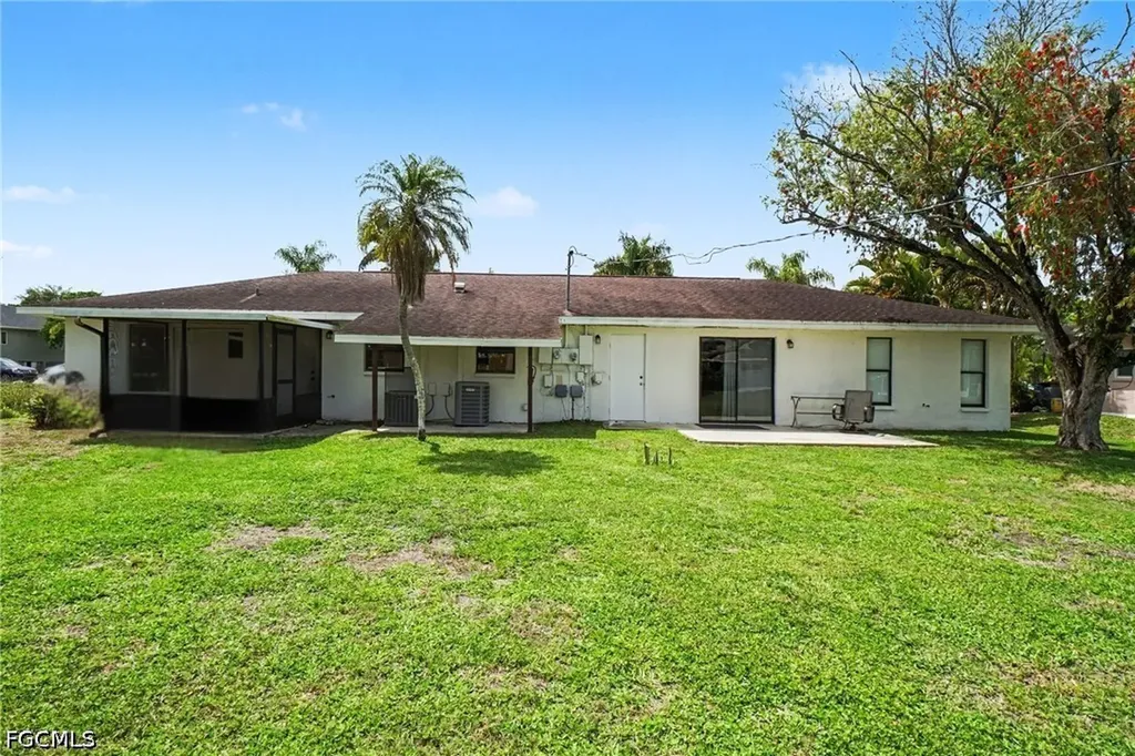 2208/2210 Iris Way Fort Myers FL 33905