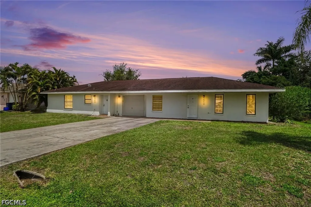 2208/2210 Iris Way Fort Myers FL 33905