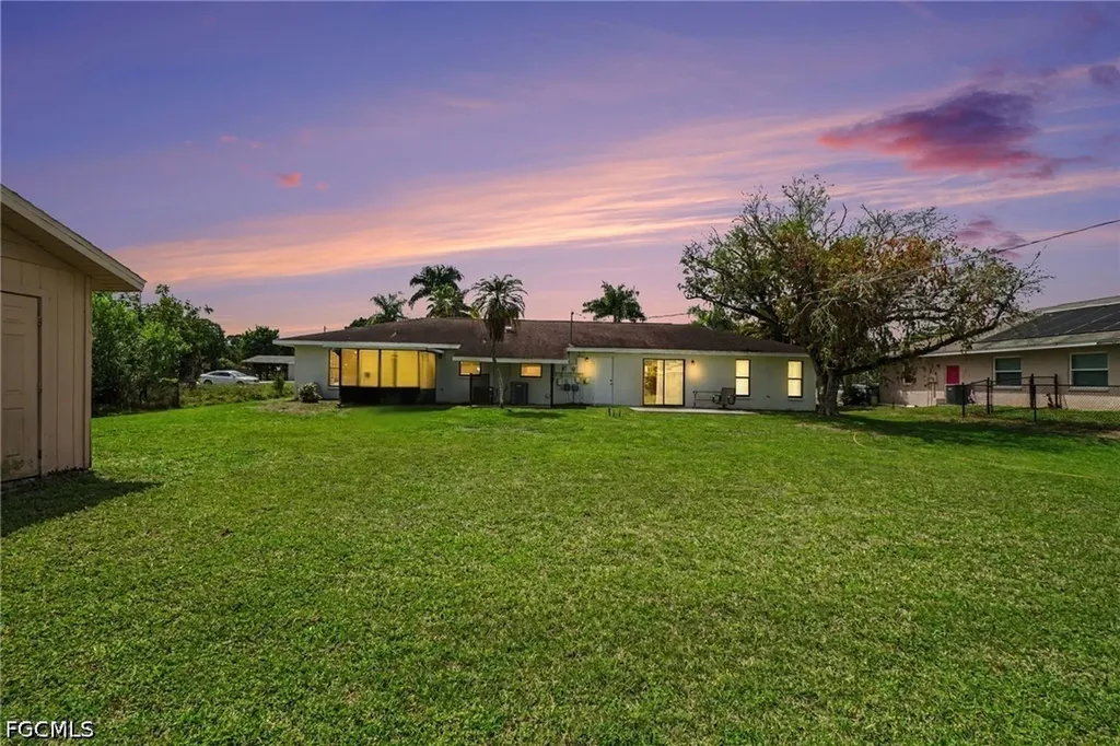 2208/2210 Iris Way Fort Myers FL 33905