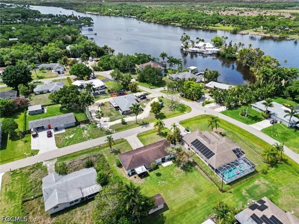 2208/2210 Iris Way Fort Myers FL 33905