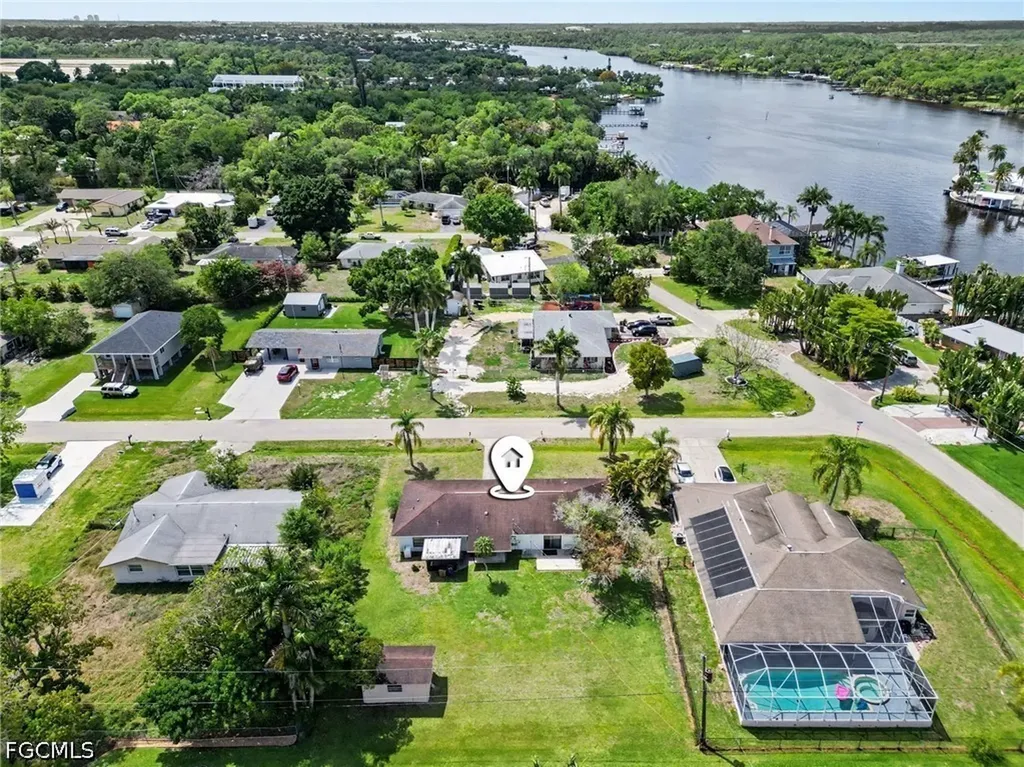 2208/2210 Iris Way Fort Myers FL 33905