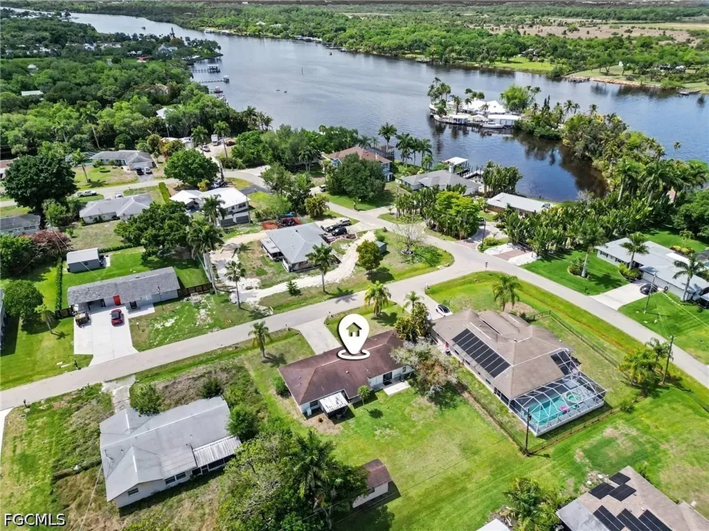 2208/2210 Iris Way Fort Myers FL 33905