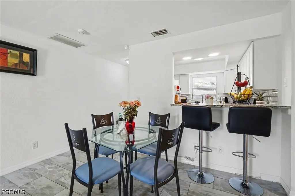 2208/2210 Iris Way Fort Myers FL 33905