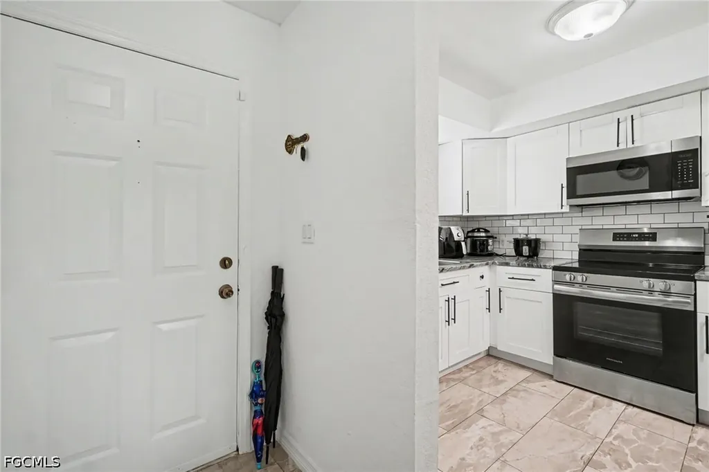 2208/2210 Iris Way Fort Myers FL 33905