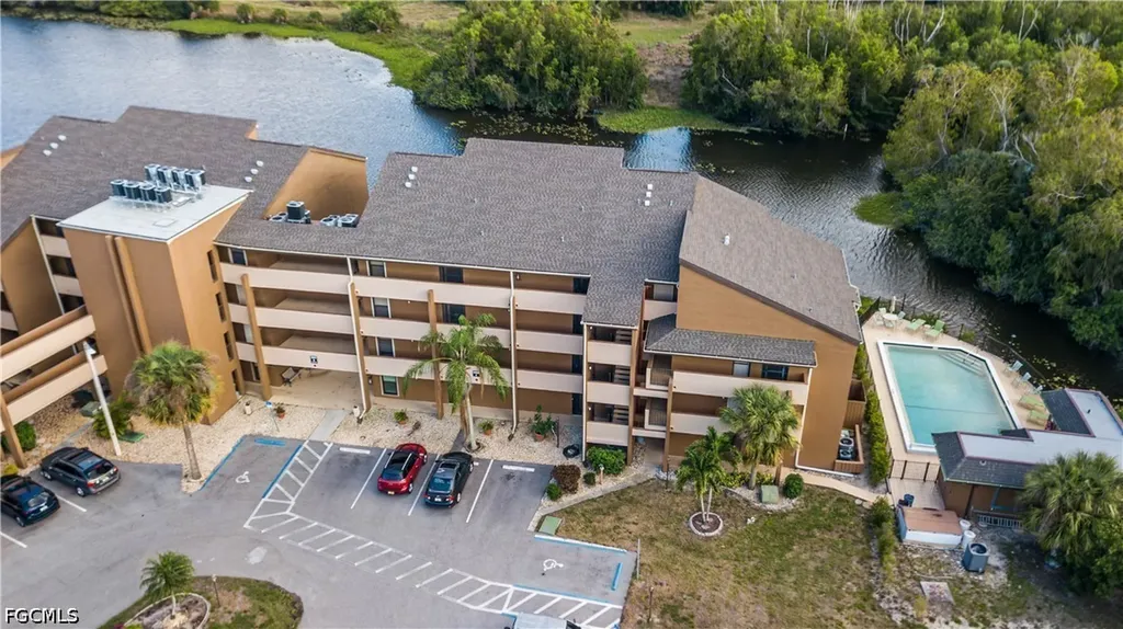 2069 W Lakeview Boulevard North Fort Myers FL 33903