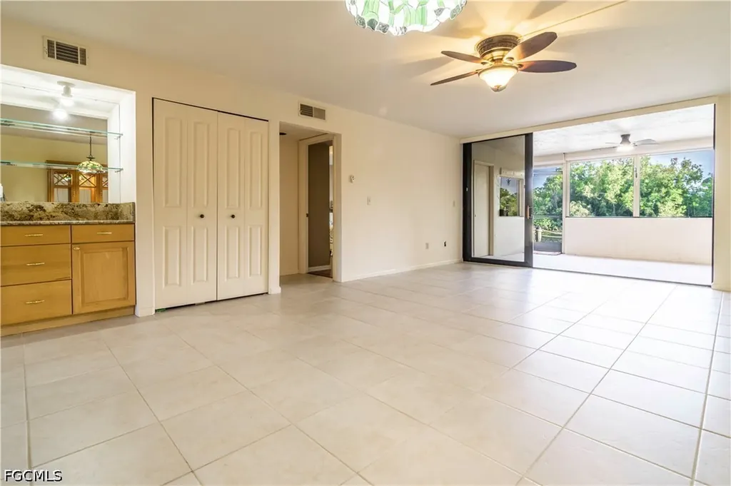 2069 W Lakeview Boulevard North Fort Myers FL 33903