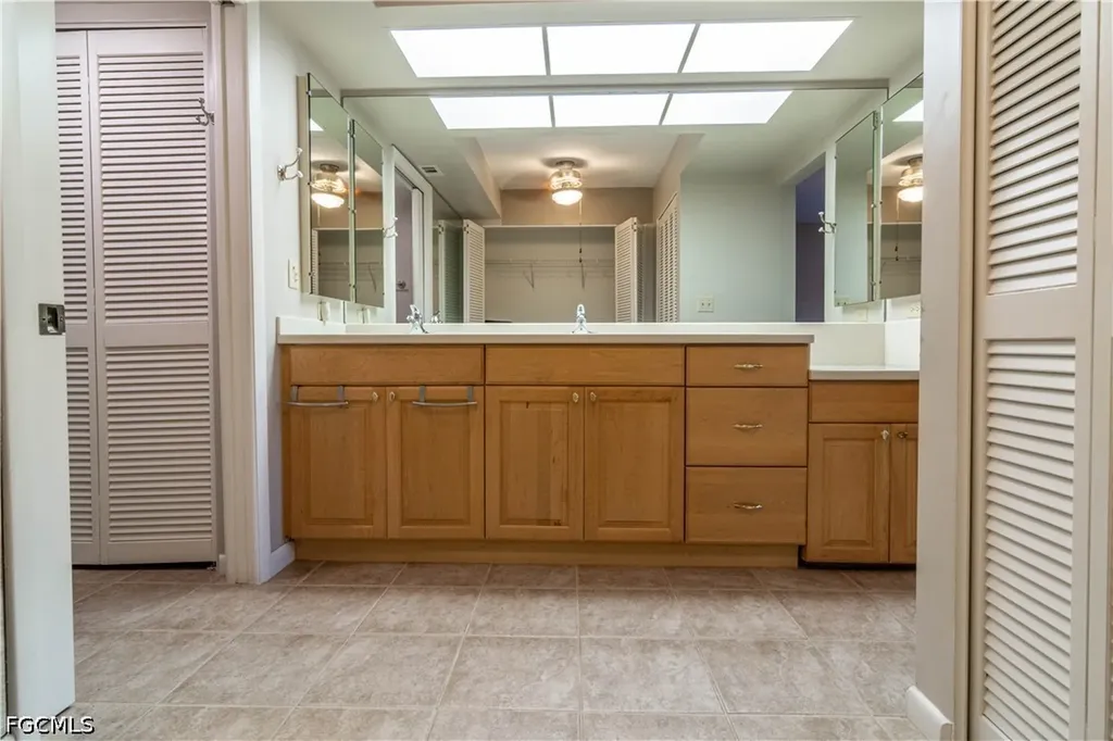 2069 W Lakeview Boulevard North Fort Myers FL 33903