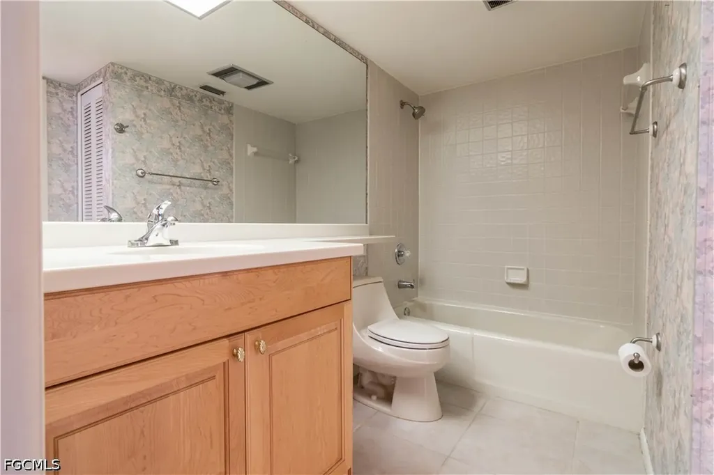 2069 W Lakeview Boulevard North Fort Myers FL 33903