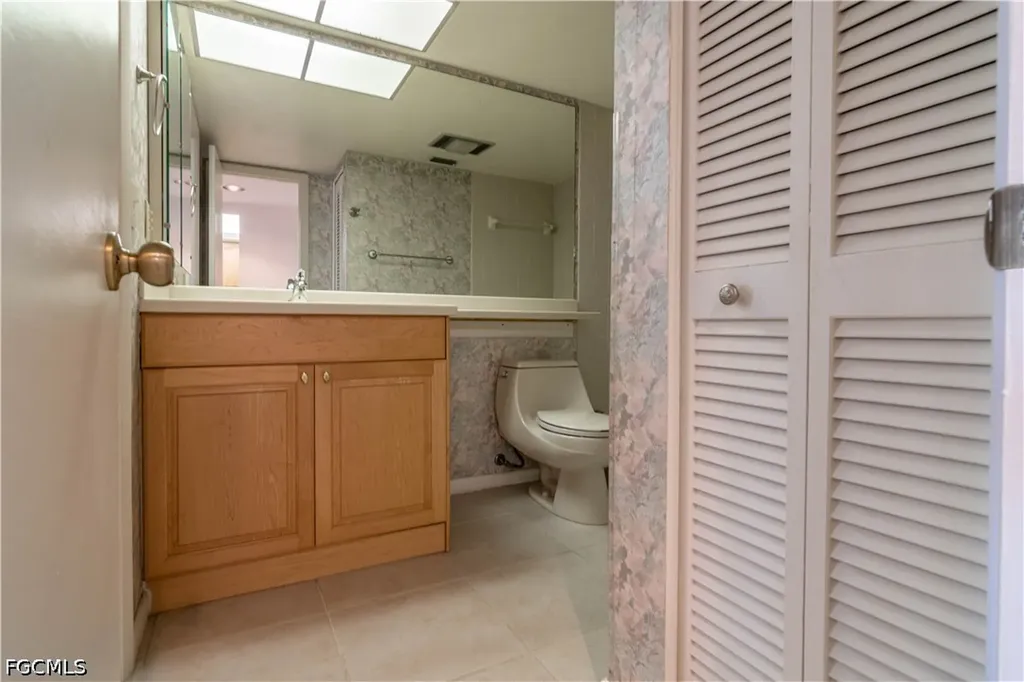 2069 W Lakeview Boulevard North Fort Myers FL 33903