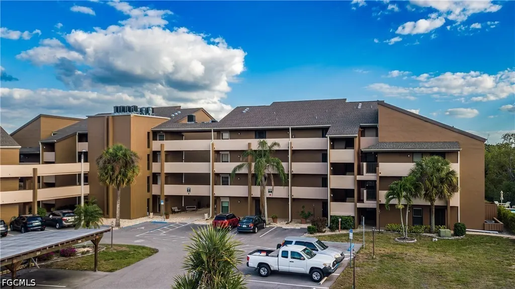 2069 W Lakeview Boulevard North Fort Myers FL 33903