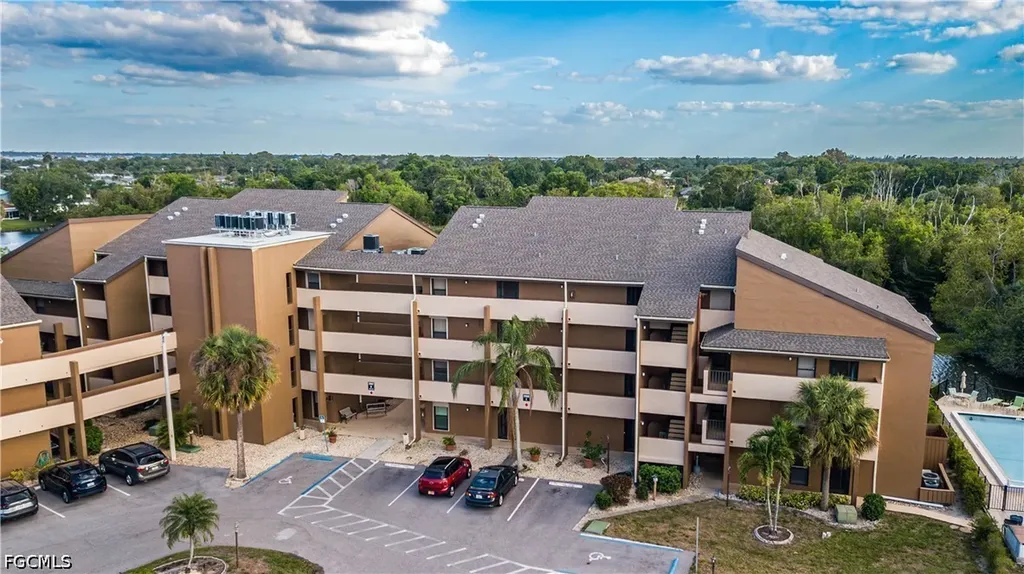 2069 W Lakeview Boulevard North Fort Myers FL 33903