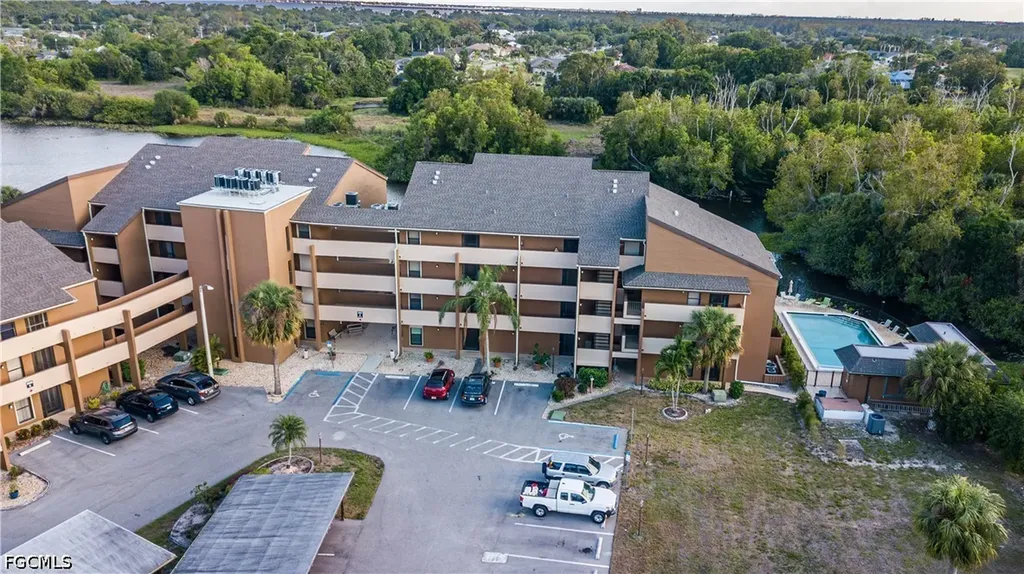 2069 W Lakeview Boulevard North Fort Myers FL 33903