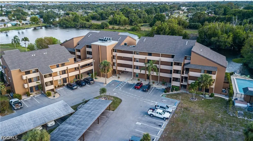 2069 W Lakeview Boulevard North Fort Myers FL 33903
