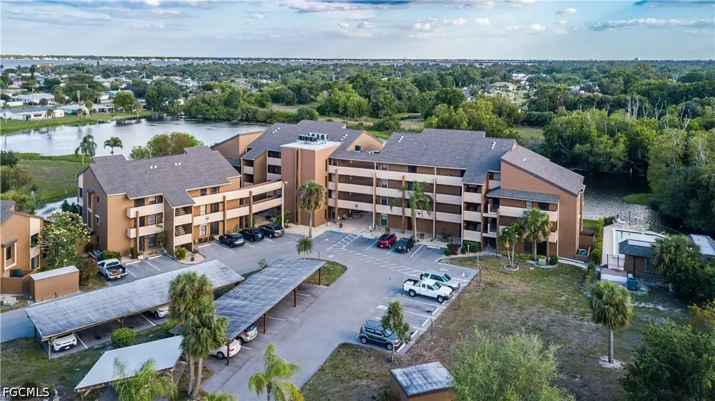 2069 W Lakeview Boulevard North Fort Myers FL 33903