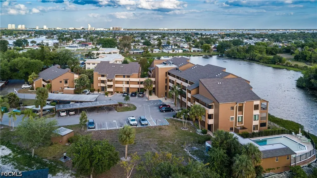 2069 W Lakeview Boulevard North Fort Myers FL 33903