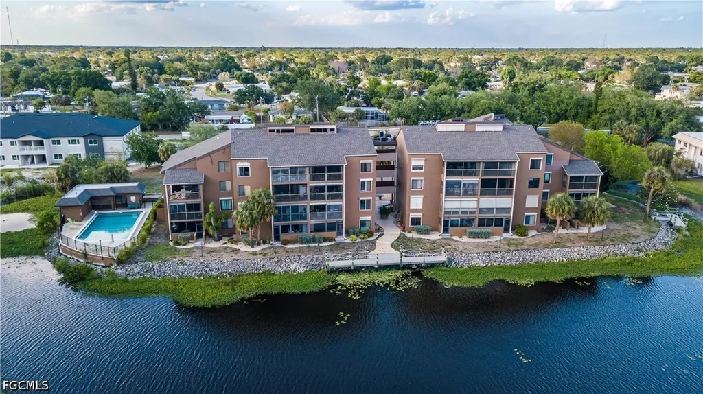 2069 W Lakeview Boulevard North Fort Myers FL 33903