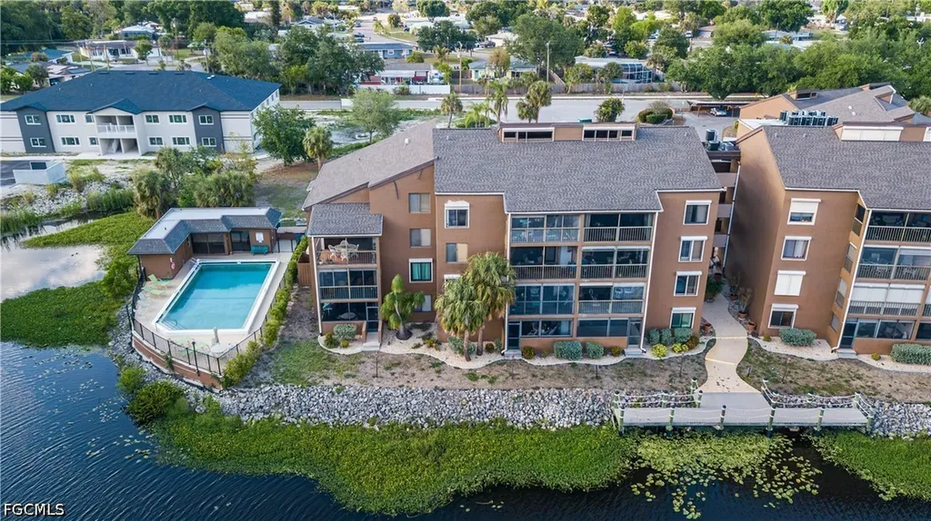 2069 W Lakeview Boulevard North Fort Myers FL 33903