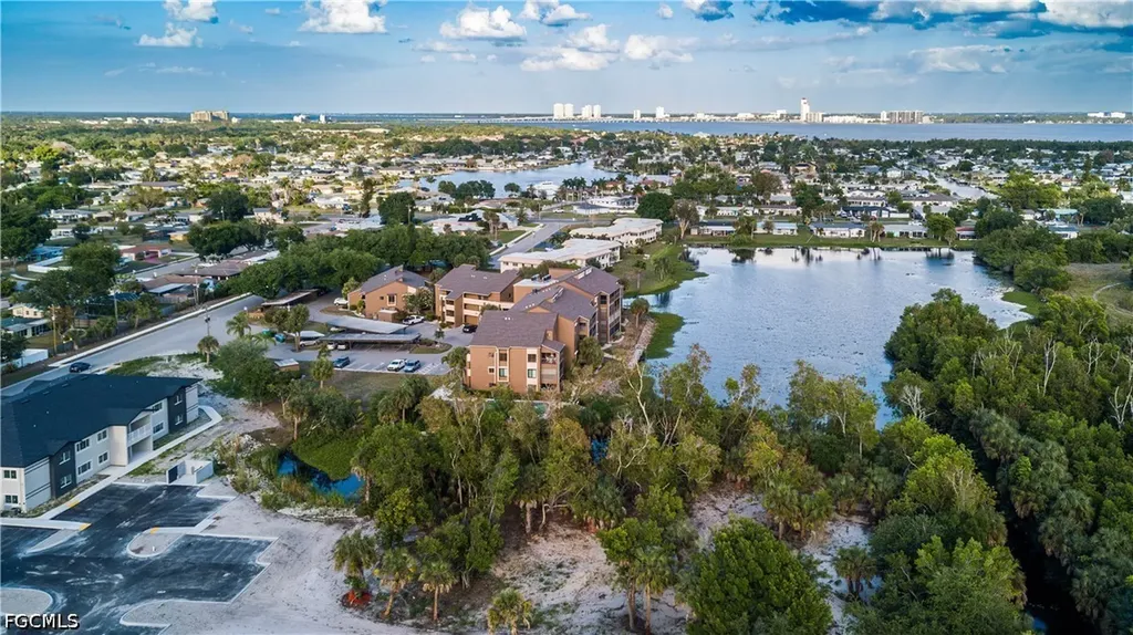 2069 W Lakeview Boulevard North Fort Myers FL 33903