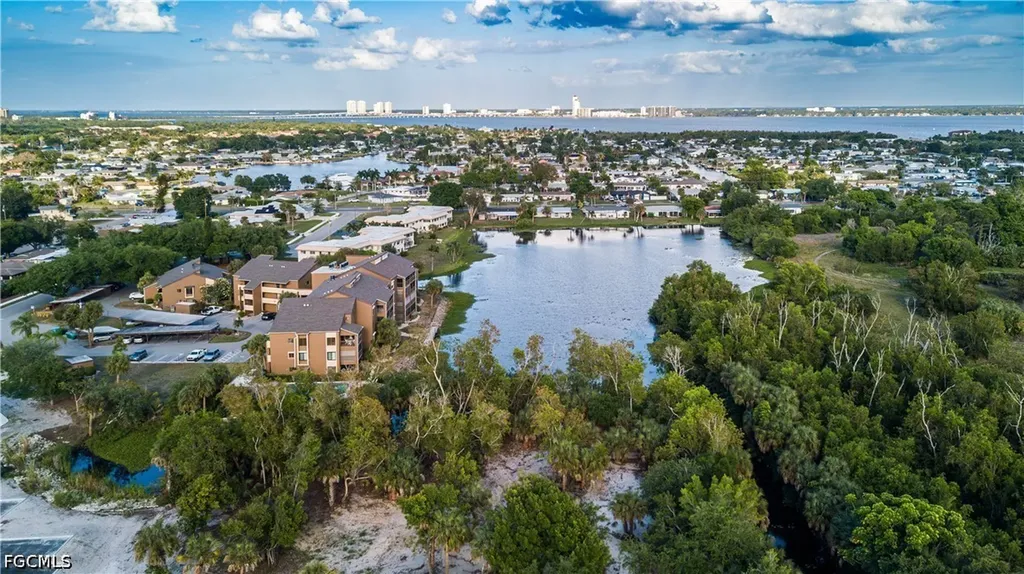 2069 W Lakeview Boulevard North Fort Myers FL 33903