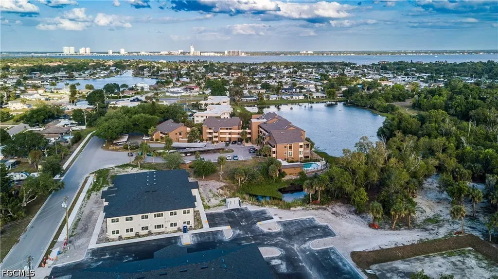 2069 W Lakeview Boulevard North Fort Myers FL 33903