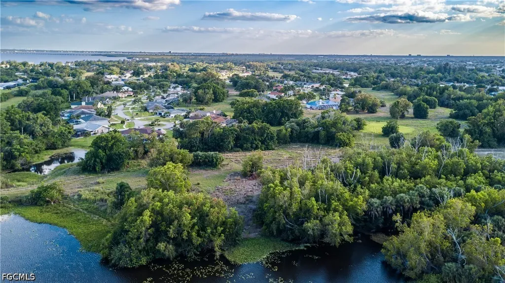 2069 W Lakeview Boulevard North Fort Myers FL 33903