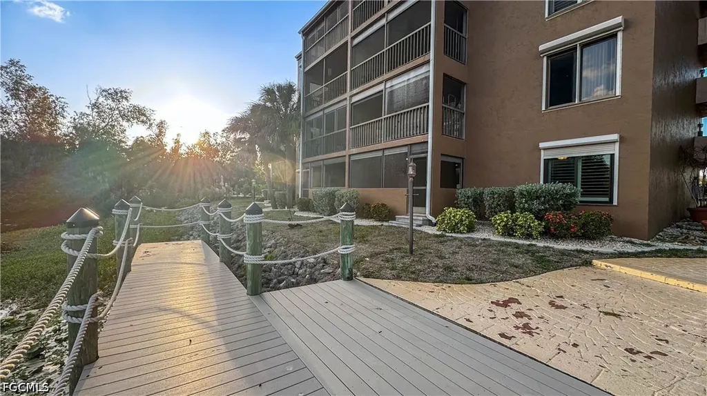 2069 W Lakeview Boulevard North Fort Myers FL 33903