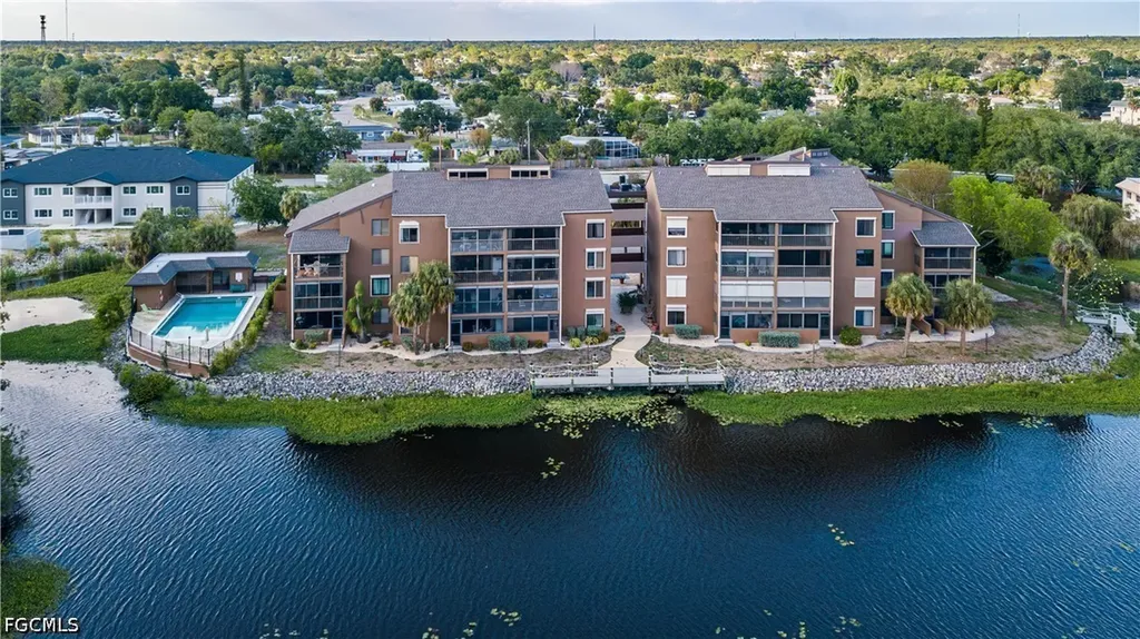 2069 W Lakeview Boulevard North Fort Myers FL 33903