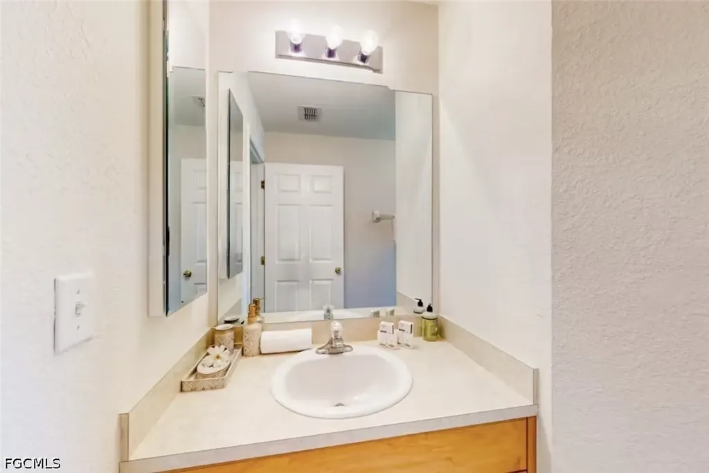 923 SW 28th Terrace Cape Coral FL 33914