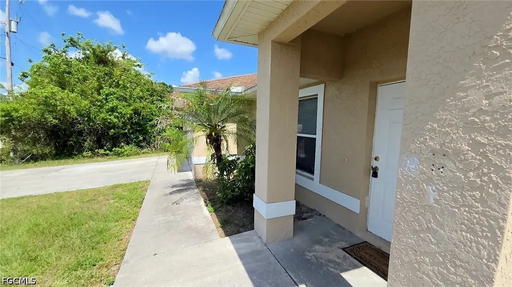 932 Dobbins Street E Lehigh Acres FL 33974