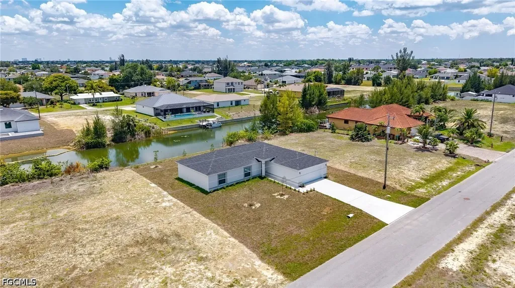923 NE 1st Avenue Cape Coral FL 33909