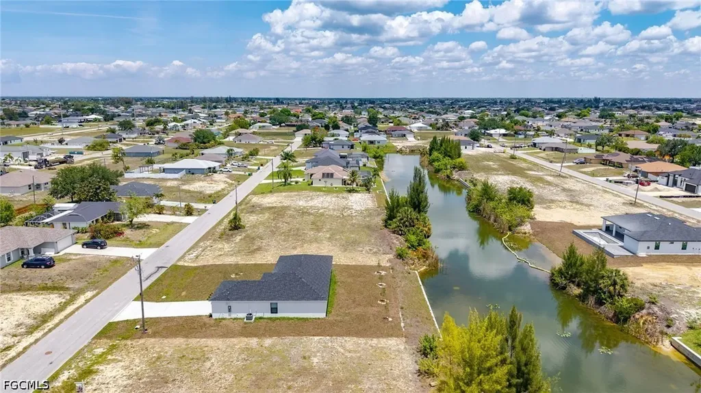 923 NE 1st Avenue Cape Coral FL 33909