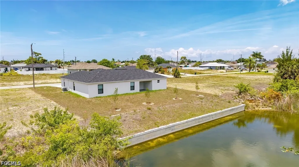 923 NE 1st Avenue Cape Coral FL 33909
