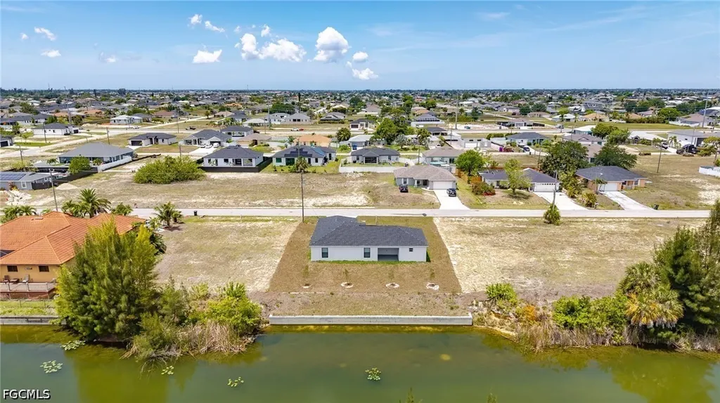 923 NE 1st Avenue Cape Coral FL 33909