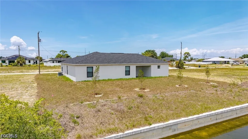 923 NE 1st Avenue Cape Coral FL 33909