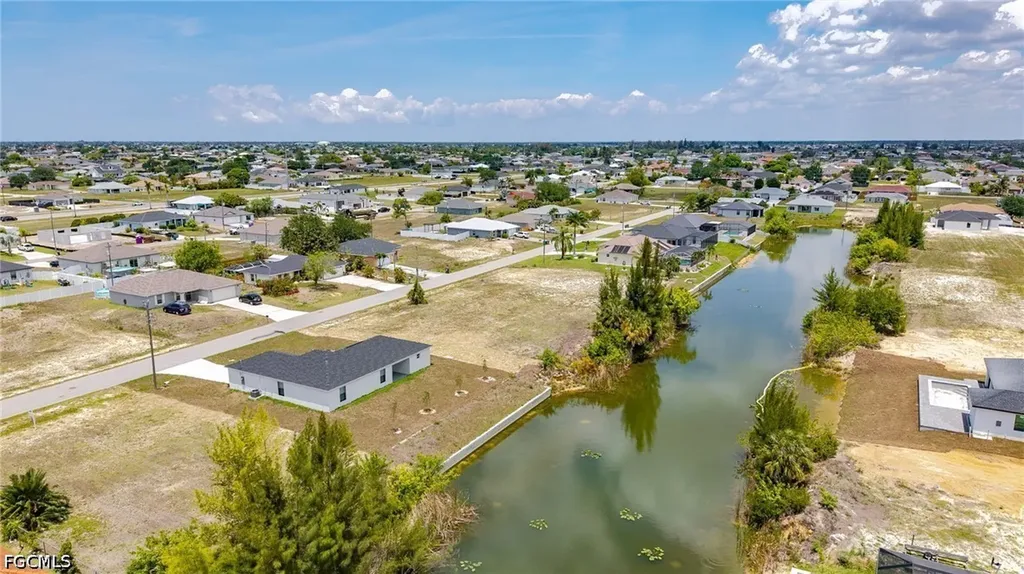 923 NE 1st Avenue Cape Coral FL 33909